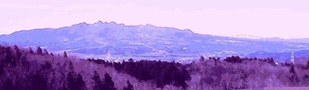 ホスピタルの窓から見える榛名山−伊香保温泉街