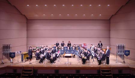 �j���[�E�C���[�E�R���T�[�g2001���8�������t���